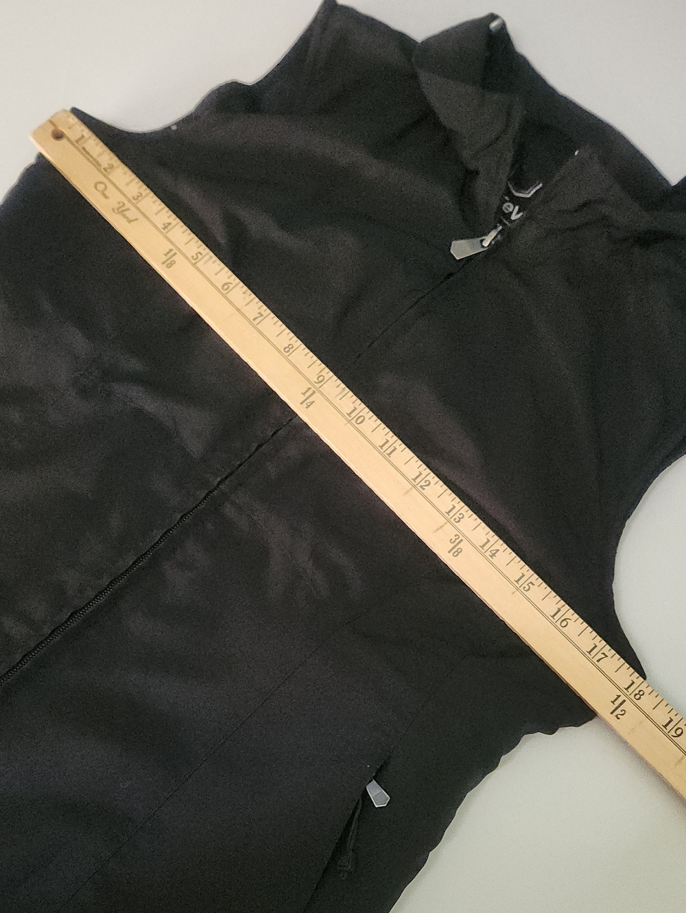 Scottevest Women's Black RFID Travel Vest - Sleek Zip Front - Picture 16 of 16